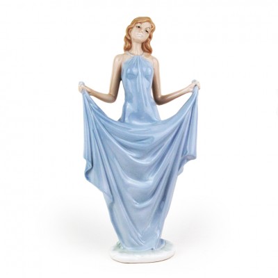 Skulptūrėlė „Mergina melsva suknele“ (29 cm), 325-0005