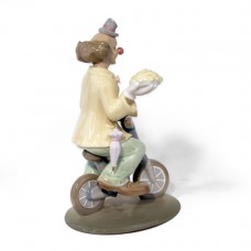 Skulptūrėlė „Klounas ant dviratuko“ (13x19 cm), 10610