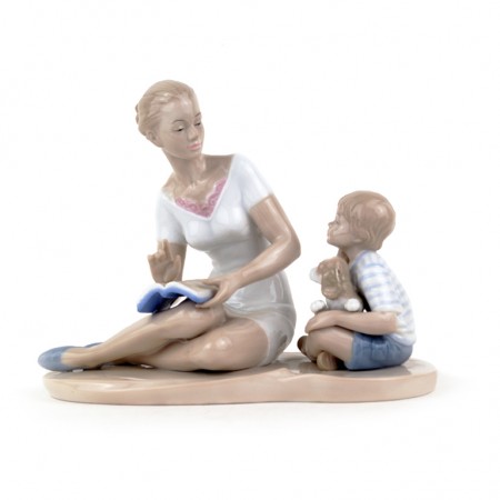 Skulptūrėlė „Mama skaito vaikui“ (19x26 cm), 325-4072