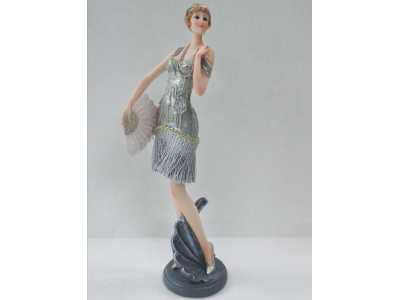 Statulėlė - retro dama su vėduokle
