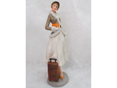 Statulėlė - retro dama su lagaminu